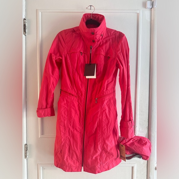 Gorgeous Cole Haan Coral Spring Jacket with Pouch for Storage *brand new!!!* - Picture 1 of 6